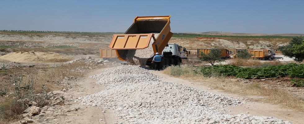 BAŞKAN CANPOLAT’LA İLÇEDE YOL SORUNU ÇÖZÜM BULUYOR