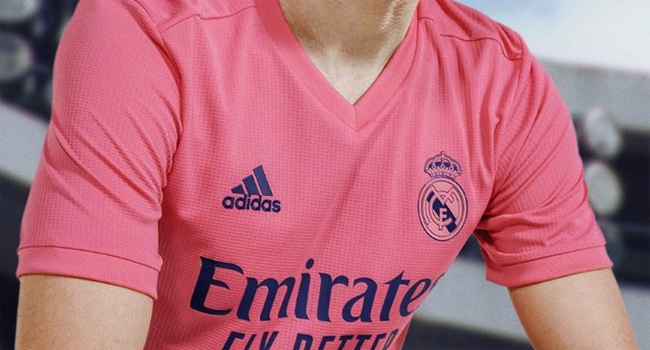 Real Madrid önümüzdeki sezon giyeceği formaları bir kliple tanıttı