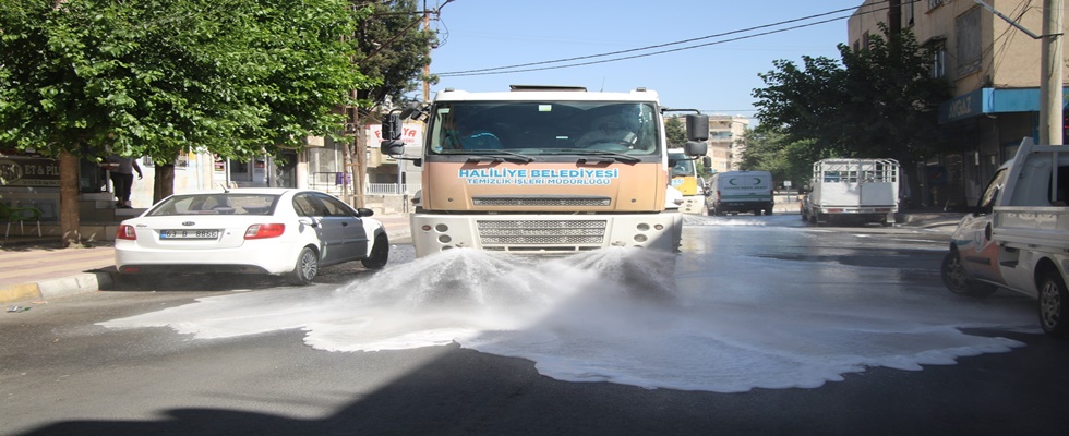 EKİPLER HALİLİYE’NİN TEMİZLİĞİ İÇİN ÇALIŞMALARA ARA VERMİYOR