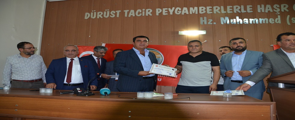 İzol, Göreve Başlayanlara Mazbatalarını takdim etti