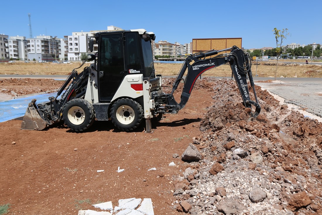 KARŞIYAKA’DA 5 YENİ PARKTA ÇALIŞMALAR TAM HIZ SÜRÜYOR