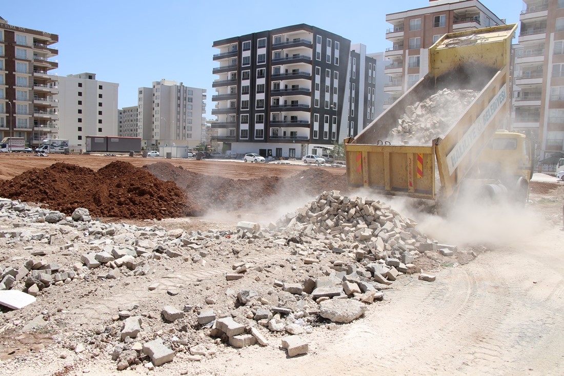 YENİ PARKLARDA ÇALIŞMALAR ARALIKSIZ DEVAM EDİYOR