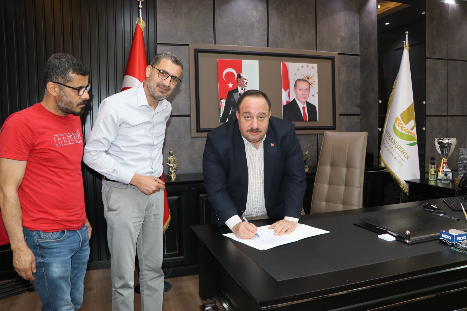 Viranşehir Belediyesi işçilerine bayram jesti