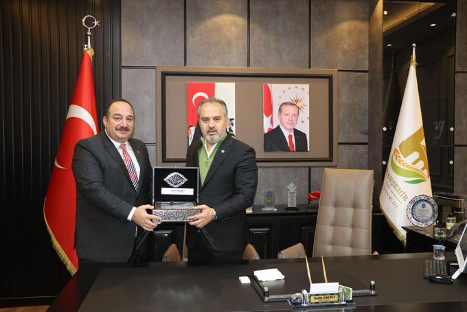 Bursa Büyükşehir Belediye Başkanı Alinur Aktaş, Viranşehir Belediye Başkanı Salih Ekinci’yi makamında ziyaret etti