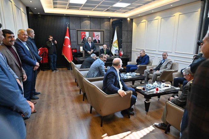 Bursa Büyükşehir Belediye Başkanı Alinur Aktaş, Viranşehir Belediye Başkanı Salih Ekinci’yi makamında ziyaret etti