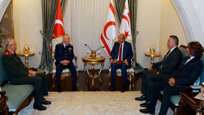 Cumhurbaşkanı Ersin Tatar, Türkiye Milli Savunma Bakanlığı temsilcisi Orgeneral Ziya Cemal Kadıoğlu’nu kabulde konuştu