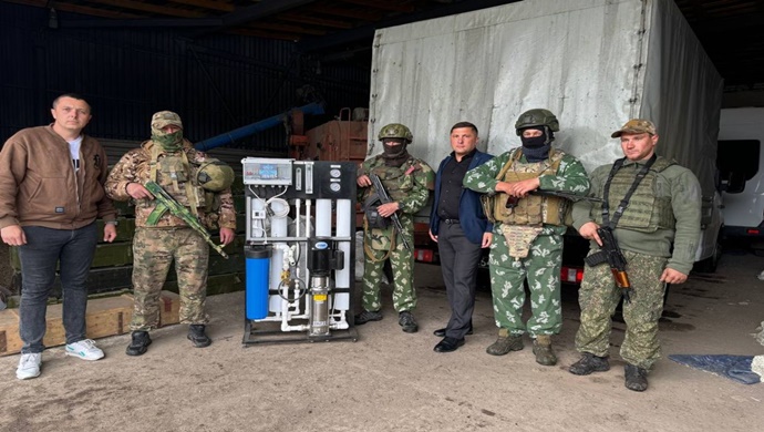 Birleşik Rusya, Herson bölgesindeki Dinyeper grubunun savaşçılarına bir su arıtma istasyonu devretti