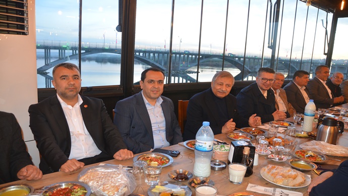 BİRECİKTE BİRLİK VE BERABERLİK İFTAR YEMEĞİ VERİLDİ