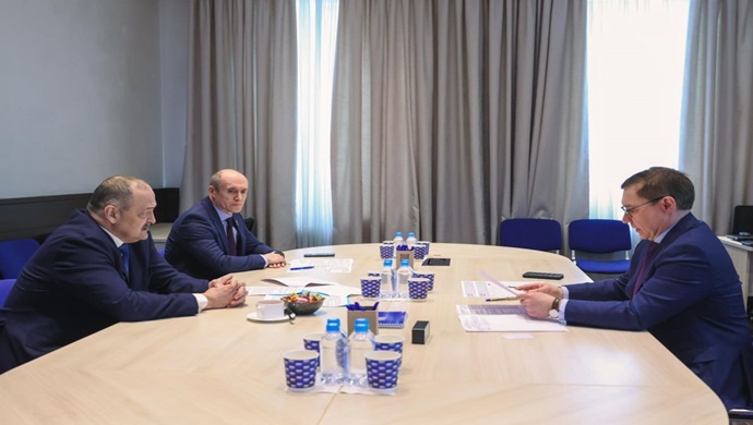 Vladimir Yakushev, Dağıstan Devlet Başkanı Sergey Melikov ile Birleşik Rusya halk programının uygulanmasına ilişkin planları görüştü