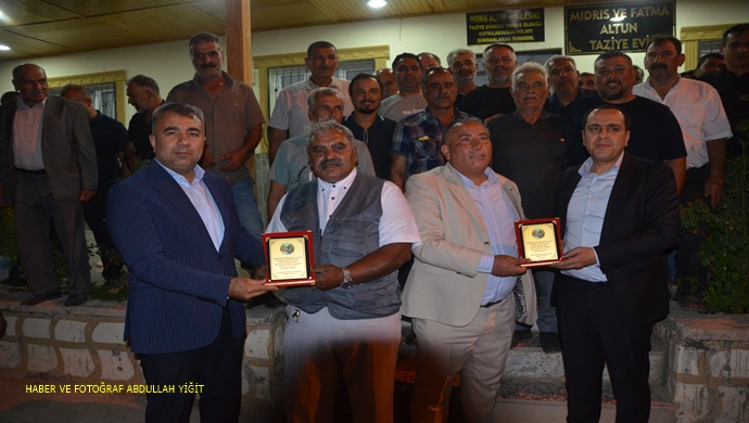 Birecik Belediye Başkanı Mehmet Begit, “Vatandaş Soruyor, Başkan Cevaplıyor” programı kapsamında Bağlarbaşı Mahallesinde hemşehrileriyle buluştu