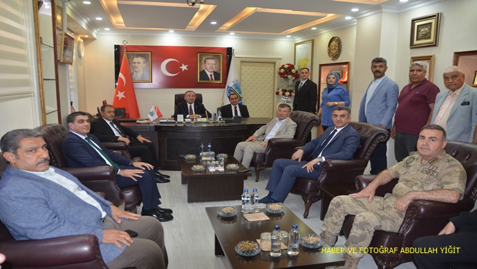 TBMM BAŞKANVEKİLİ BEKİR BOZDAĞ VE BERABERİNDEKİ HEYET İLE BİRECİK BELEDİYE BAŞKANI MEHMET BEGİT`E ZİYARET