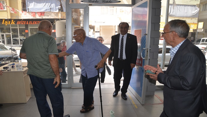 CHP BİRECİK İLÇE BAŞKANI HASAN KURT BAŞKANLIĞINDA BAYRAMLAŞMA PROGRAMI YAPILDI