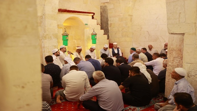 HARRAN’DA 15 TEMMUZ COŞKUSU: DUALAR EDİLDİ, MEVLİT OKUTULDU