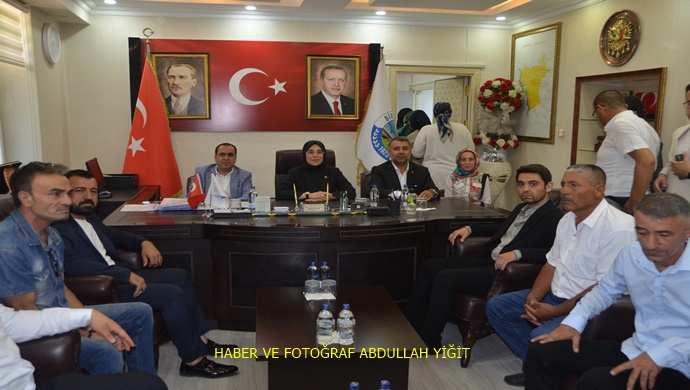 AK PARTİ ŞANLIURFA MİLLETVEKİLİ CEVAHİR ASUMAN YAZMACI `DAN BİRECİK BELEDİYE BAŞKANI MEHMET BEGİT`E ZİYARET