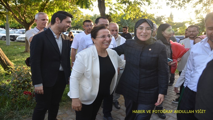 MİLLETVEKİLİ CEVAHİR ASUMAN YAZMACI `DAN BİRECİK ESNAF VE SANATKARLAR ODASI BAŞKANI HALİSE HOCAOĞLU`NA ZİAYRET