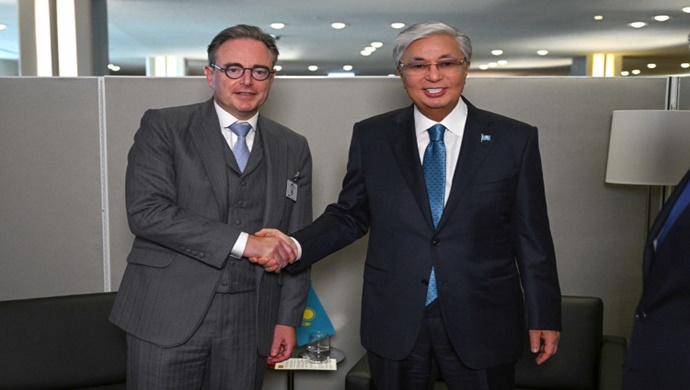 Kassym-Jomart Tokayev, Belçika Başbakanı Bart De Wever ile bir araya geldi